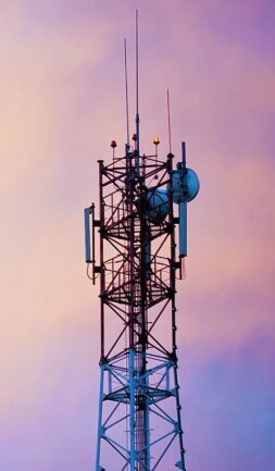 5G Masten schließen Funklöcher und leuchten Teststrecke aus