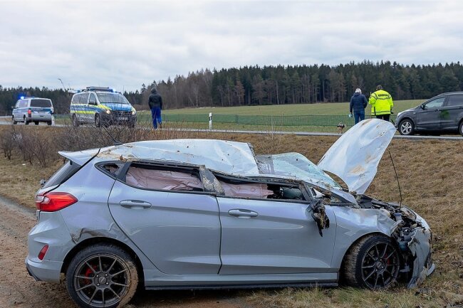 Ford überschlägt sich bei Eich