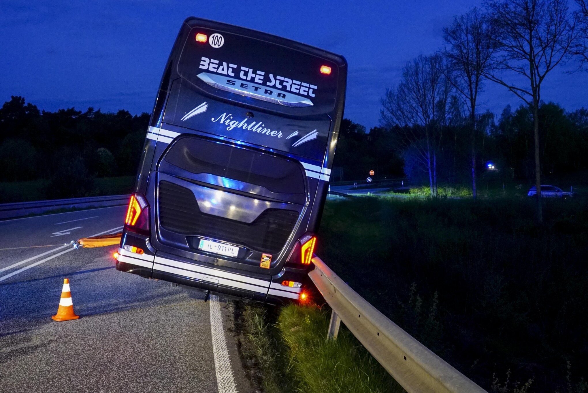 Mark Forster Tournee Unfall Mit Reisebus Auf A 24