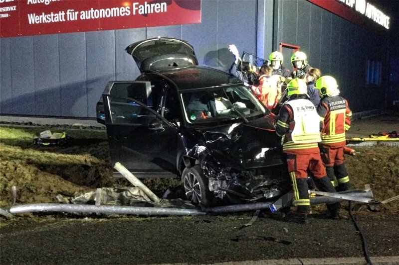 Reichenbach Auto Kracht In Hauswand