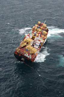 <p>
	Bislang konnten etwa 90 Tonnen Schweröl aus der &quot;Rena&quot; abgepumpt werden, mehr als 1200 Tonnen werden noch in dem Schiff vermutet.</p>
