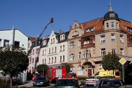 <p>
	Am Samstagvormittag ist die Mittweidaer Feuerwehr zu einem Brand in einem Mehrfamilienhaus an der Lutherstraße ausgerückt.</p>
