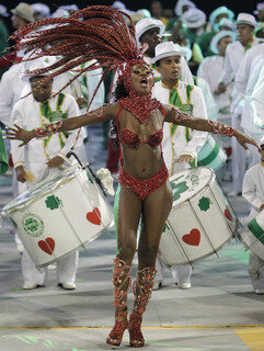 <p>
	Organisiert wird der Karneval von den Sambaschulen der Stadt.</p>
