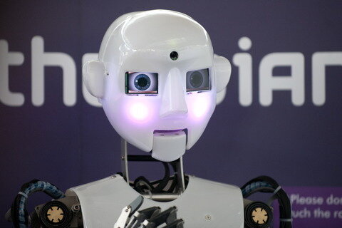 <p>
	Der &quot;Robo Thespian&quot; zeichnet ein mögliches Bild der Zukunft menschenähnlicher Roboter.</p>
