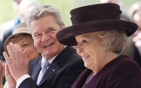<p>
	Königin Beatrix der Niederlande hat am Mittwoch die Stadt Oranienbaum in Sachsen-Anhalt besucht. Gemeinsam mit Bundespräsident Joachim Gauck traf sie am Mittag am Schloss der 3300-Einwohner-Stadt ein.</p>
