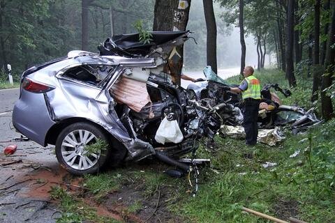 <p>
	Für den 27-jährigen Mazda-Fahrer kam jede Hilfe zu spät. Er verstarb noch an der Unfallstelle.</p>
