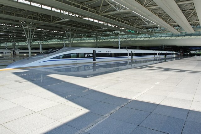 <p>
	Schnellzug nach Nanjing auf der Shanghai Hongqiao Railway Station</p>
