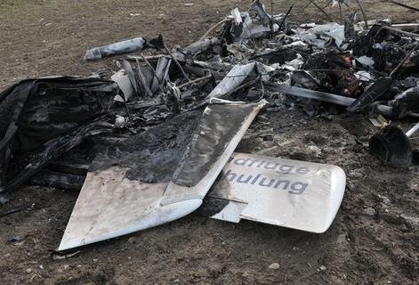 <p>
	Das Flugzeug stürzte über einem Feld im Halsbrücker Ortsteil Niederschöna ab.</p>
