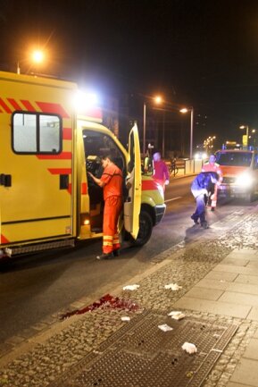 <p>
	Im Krankenhaus erlag die Fußgängerin ihren schweren Verletzungen. Die Polizei ermittelt zum genauen Unfallhergang.</p>
