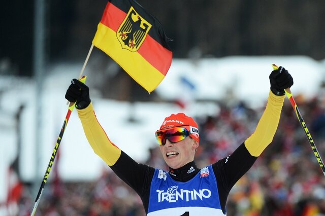 <p>
	Eric Frenzel hat der deutschen Mannschaft bei den nordischen Ski-Weltmeisterschaften in Val di Fiemme die erste Goldmedaille beschert.&nbsp;</p>

