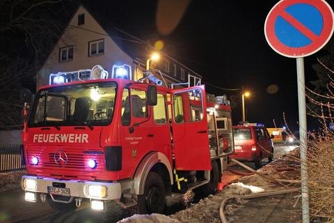 <p>
	Ein Mehrfamilienhaus in der Augustusburger Straße in Lengefeld (Erzgebirgskreis) musste am Dienstagabend wegen eines Brandes evakuiert werden.</p>
