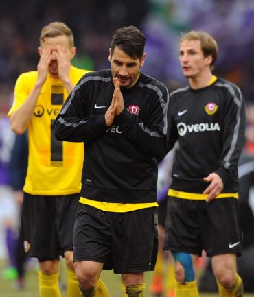 <p>
	Die Dresdner Sebastian Schuppan, Cristian Fiel und David Solga (v.l.n.r.) waren nach dem Spiel enttäuscht.</p>
