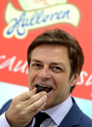 <p>
	Vorstandschef Klaus Lellé sagte, der Süßwarenmarkt in Deutschland habe sich mit einem Umsatz von 9,3 Milliarden Euro 2012 im Vergleich zum Vorjahr kaum entwickelt.</p>
