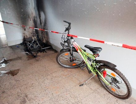 <p>
	Der Brand ereignete sich am Samstagvormittag in einem Sechsgeschosser an der Dr.-Salvador-Allende-Straße in Chemnitz.</p>
