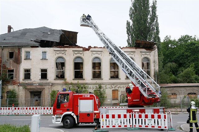 <p>
	Der ehemalige Marmorpalast an der Limbacher Straße in Chemnitz ist teilweise eingestürzt.</p>
