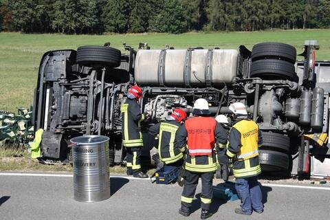 <p>
	Der Fahrer war auf dem Weg in die Brauerei nach Wernesgrün. Er wurde verletzt.</p>
<p>
	&nbsp;</p>
