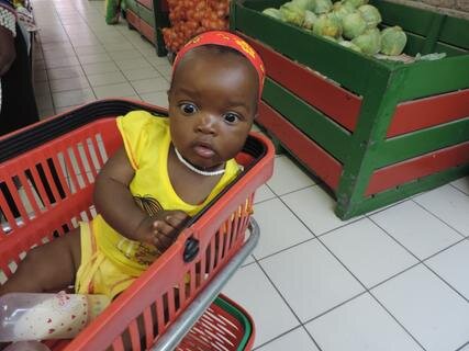 <p>
	Supermarkt in Rundu, nur wenige Dörfler können sich solch einen Einkauf leisten</p>
