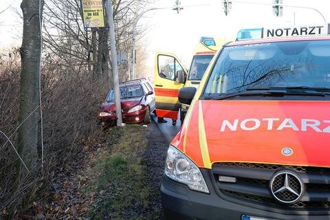 <p>
	Der Renault-Fahrer erlitt bei dem Unfall schwere Verletzungen.</p>
