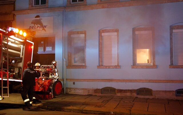 <p>
	Die Feuerwehr konnte das Feuer löschen, bevor es sich weiter in der Wohnung ausbreiten konnte.</p>
