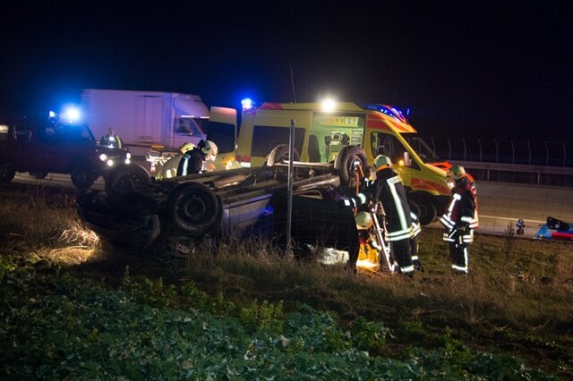 <p>
	Bei einem Unfall auf der A4 Richtung Eisenach sind am Sonntagabend zwei Personen schwer verletzt worden.&nbsp;</p>
