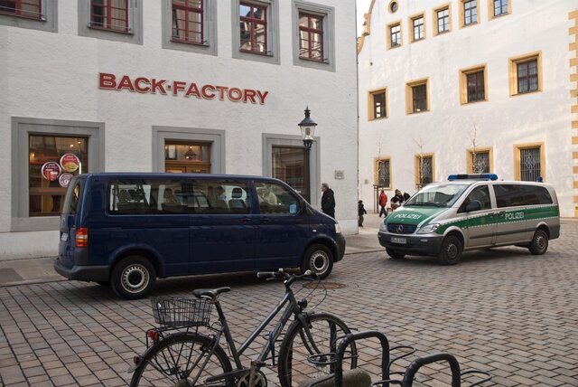 <p>
	Großeinsatz der Polizei heute Nachmittag in Freiberg: Nach einem Verdacht auf Rauschgifthandel ist die Backfactory in der Innenstadt durch Polizisten gesperrt worden.</p>
