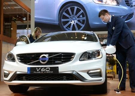 <p>
	Eine weitere Weltpremiere feiert der neue V60 Plug-in-Hybrid von Volvo auf der AMI.</p>
