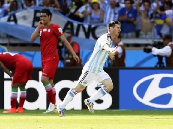 <p>
	Auf Lionel Messi (r) war mal wieder Verlass. Der Argentinier traf zum späten 1:0-Sieg gegen den Iran. Foto: Dennis Sabangan<br />
	21.06.2014 (dpa)</p>
