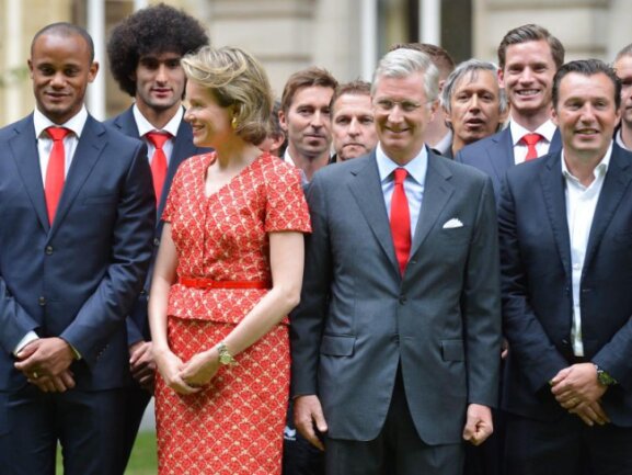 <b>Royaler Empfang</b><br/>Königin Mathilde und König Philippe empfingen das belgische Team. Foto: Stephanie Lecocq<br/>07.07.2014 (dpa)