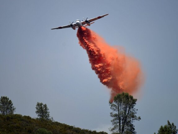 <p>
	&nbsp;Ein Buschfeuer im US-Bundesstaat Kalifornien hat bislang mehr als 1200 Hektar Land zerstört.</p>
