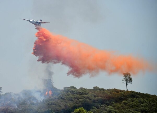 <p>
	„Es sieht aus wie bei einem Vulkanausbruch“, beschrieb Tony Sarto, ein Mitarbeiter im nahe gelegenen Naturpark Bothe-Napa Valley, die Rauchwolken dem Sender CBS.</p>
