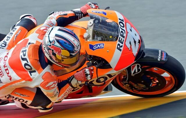 <p>
	Der spanische MotoGP-Fahrer Dani Pedrosa vom Repsol Honda Team während des ersten freien Trainings auf der Strecke.</p>

