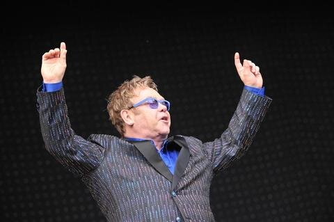 <p>
	Sir Elton John sollte eigentlich schon 2013 an gleicher Stelle auftreten, das Konzert wurde aber wieder abgesagt.</p>
