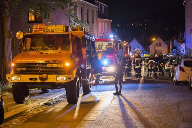<p>
	Gegen 0.30 Uhr mussten am Mittwoch Feuerwehr und Polizei in Annaberg-Buchholz ausrücken.</p>
