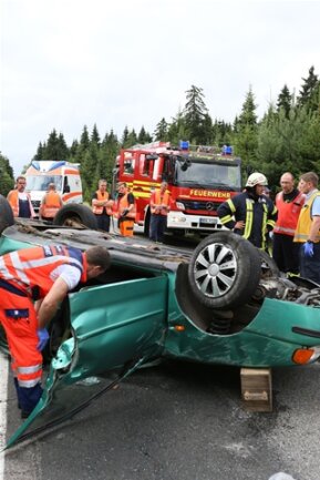 <p>
	Die 82-jährige Beifahrerin im VW Polo erlag noch an der Unfallstelle ihren Verletzungen.</p>
