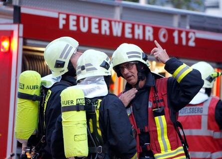 <p>
	Im Einsatz waren neben dem Rettungsdienst die Berufsfeuerwehr sowie die Freiwilligen Feuerwehren Adelsberg und Euba mit zusammen 48 Kräften.</p>

