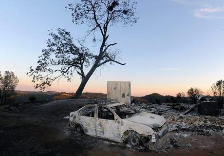 <p>
	Bei zwei Waldbränden in Kalifornien sind nach US-Medienberichten mindestens elf Häuser zerstört worden. In der Nähe von Sacramento im nördlichen Teil des Bundesstaats mussten Hunderte Menschen ihre Häuser verlassen, berichtete die Zeitung «Los Angeles Times» am Montag.</p>
