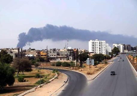 <p>
	Libyens Regierung hat um internationale Hilfe bei der Bekämpfung des großen Brandes gebeten.</p>
