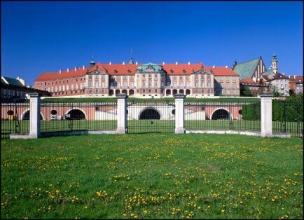 <p>
	<a href="http://www.drymat.de/de/referenzen/oeffentliche-auftraggeber/koenigsschloss_in_warschau.php" rel="nofollow" target="_blank">Königsschloss in Warschau</a></p>
