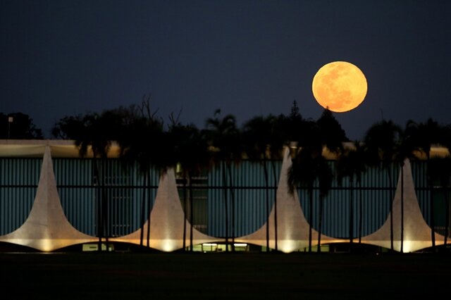 <p>
	Weltweit haben Menschen in der Nacht zum Montag das Schauspiel am Himmel beobachtet, so auch in Brasilien.</p>
