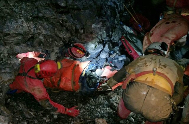 <p>
	Der 27-Jährige war am frühen Samstagmorgen dank eines Großeinsatzes von Rettungskräften aus der Jack-Daniel's-Höhle im Salzburger Tennengebirge geborgen worden - fast auf die Minute 48 Stunden nach seinem Absturz.</p>
