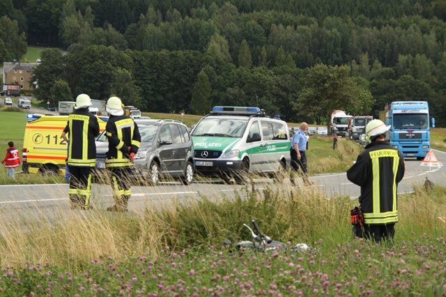 <p>
	Bei einem Unfall zwischen Augustusburg und Waldkirchen ist ein Motorradfahrer offenbar schwer verletzt worden.</p>
