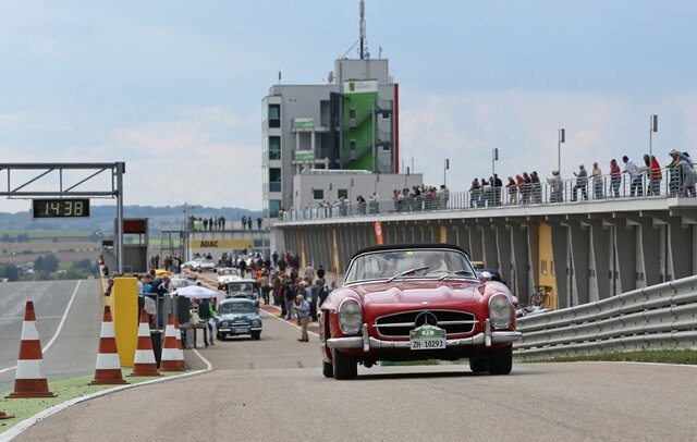 <p>
	Mit 180 automobilen Raritäten sind heute in Zwickau die Teilnehmer der Sachsen Classic 2014 zur zwölften Auflage der dreitägigen Rallye aufgebrochen.</p>
