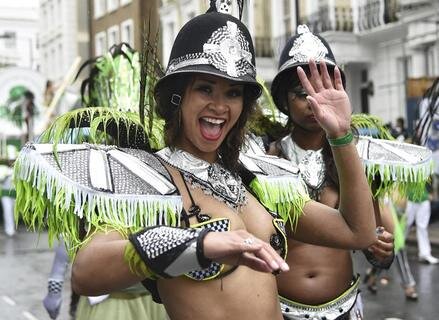 <p>
	Seit 1959 lockt der Notting Hill Carnival die Massen in den Londoner Westen.</p>
