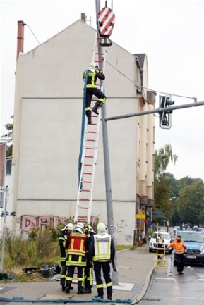 <p>
	ie Feuerwehr Chemnitz war mit drei Fahrzeugen sowie neun Einsatzkräften vor Ort.</p>
