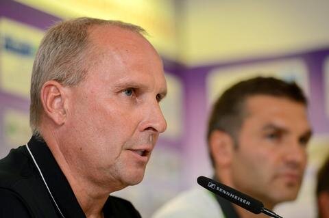 <p>
	Der Präsident des FC Erzgebirge, Helge Leonhardt, hat am Dienstag Tomislav Stipicals neuen Trainer des Zweitligisten vorgestellt.</p>
