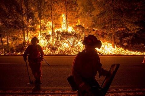 <p>
	Rund 6000 Feuerwehrkräfte kämpfen im US-Bundesstaat Kalifornien gegen mittlerweile zwölf große <span class="Query_Highlighted_Words">Waldbrände</span>.</p>
