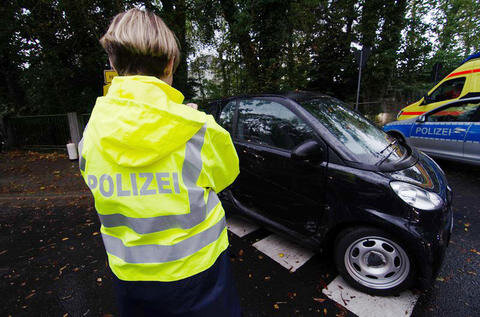 <p>
	Bei einem Unfall auf der Hainichener Straße sind am Freitag zwei Autofahrer verletzt worden.</p>
