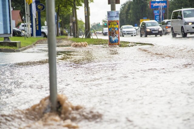 <p>
	Im Kreis Zwickau hat am Samstagnachmittag gegen 14 Uhr ein heftiges Unwetter für Ausnahmezustand gesorgt.</p>

