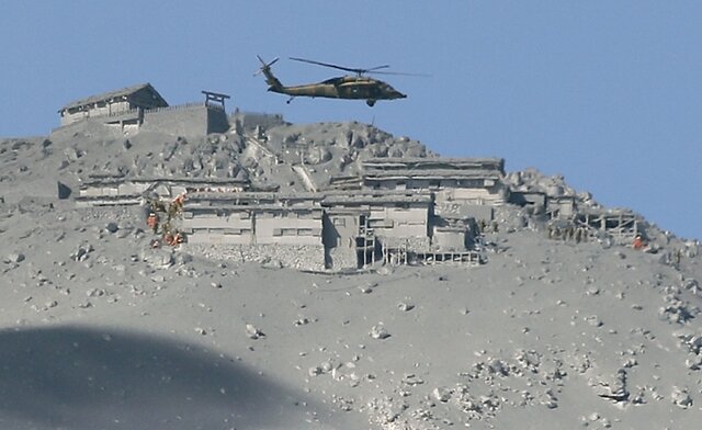<p>
	Hubschrauber des Militärs brachten die ersten Wanderer von dem&nbsp;3067 Meter hohen Berg&nbsp;in Sicherheit.</p>

