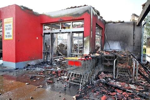 <p>
	Ein Supermarkt in Eilenburg ist von einem Feuer völlig zerstört worden.&nbsp;</p>
